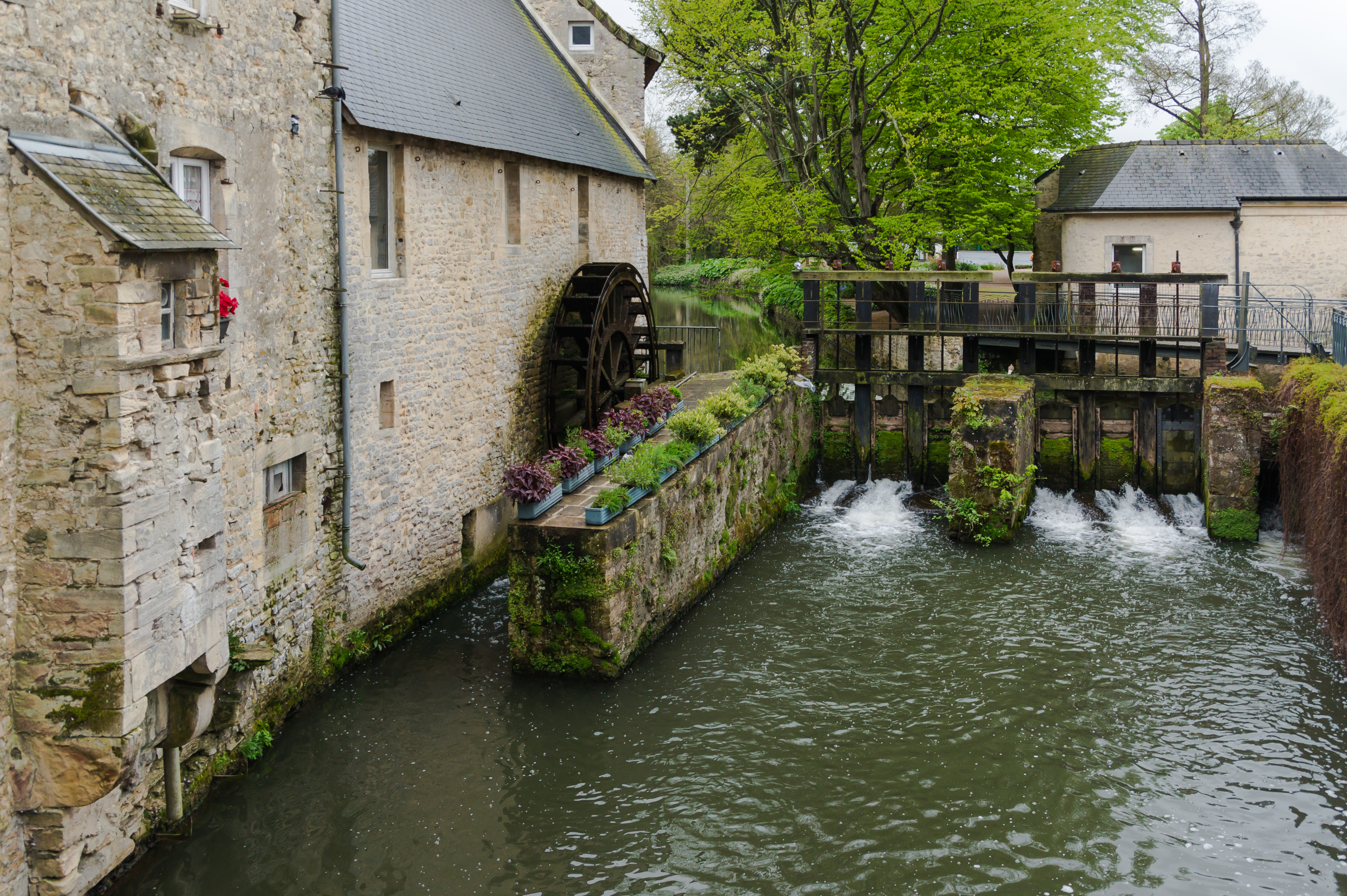 Moulin sur l’Aure à Bayeux photographié en avril 2015, vue d’archive de la ville et non de la remise des prix de 2026