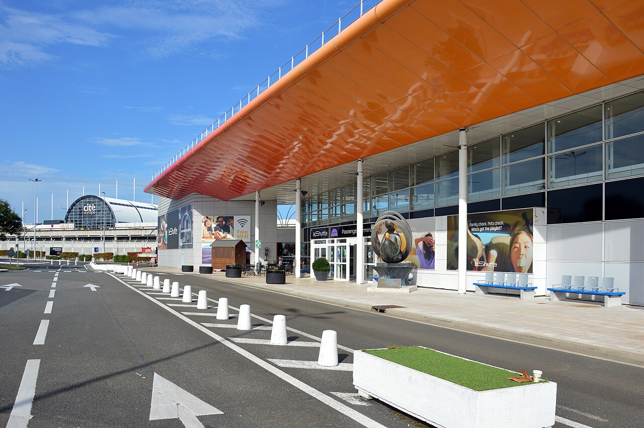 Bâtiment du terminal Eurotunnel à Coquelles le 19 juillet 2024, archive du lieu, pas photographie de la collision du 15 octobre 2026