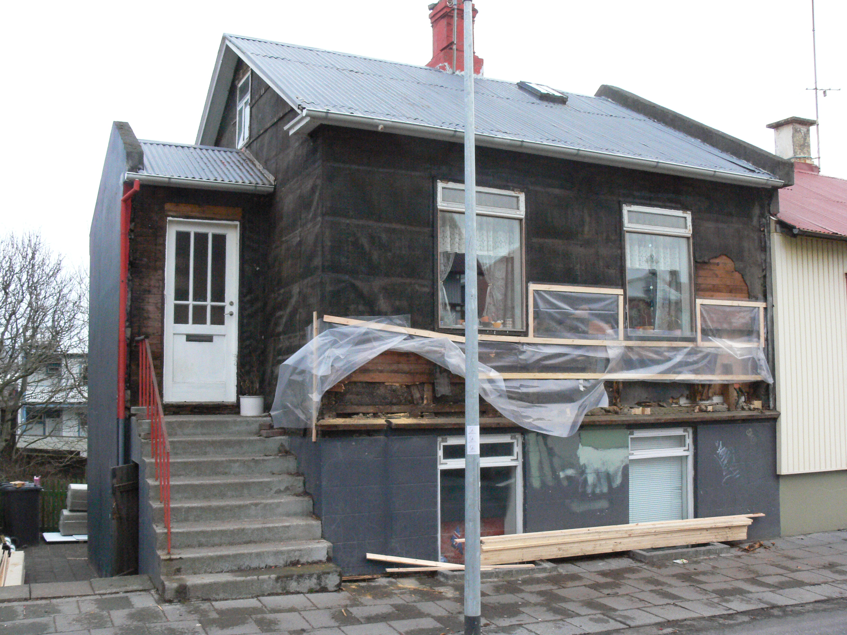 Maison de Reykjavík en rénovation photographiée par Christian Bickel le 2 février 2006, archive islandaise illustrative, pas chantier MaPrimeRénov’ en France