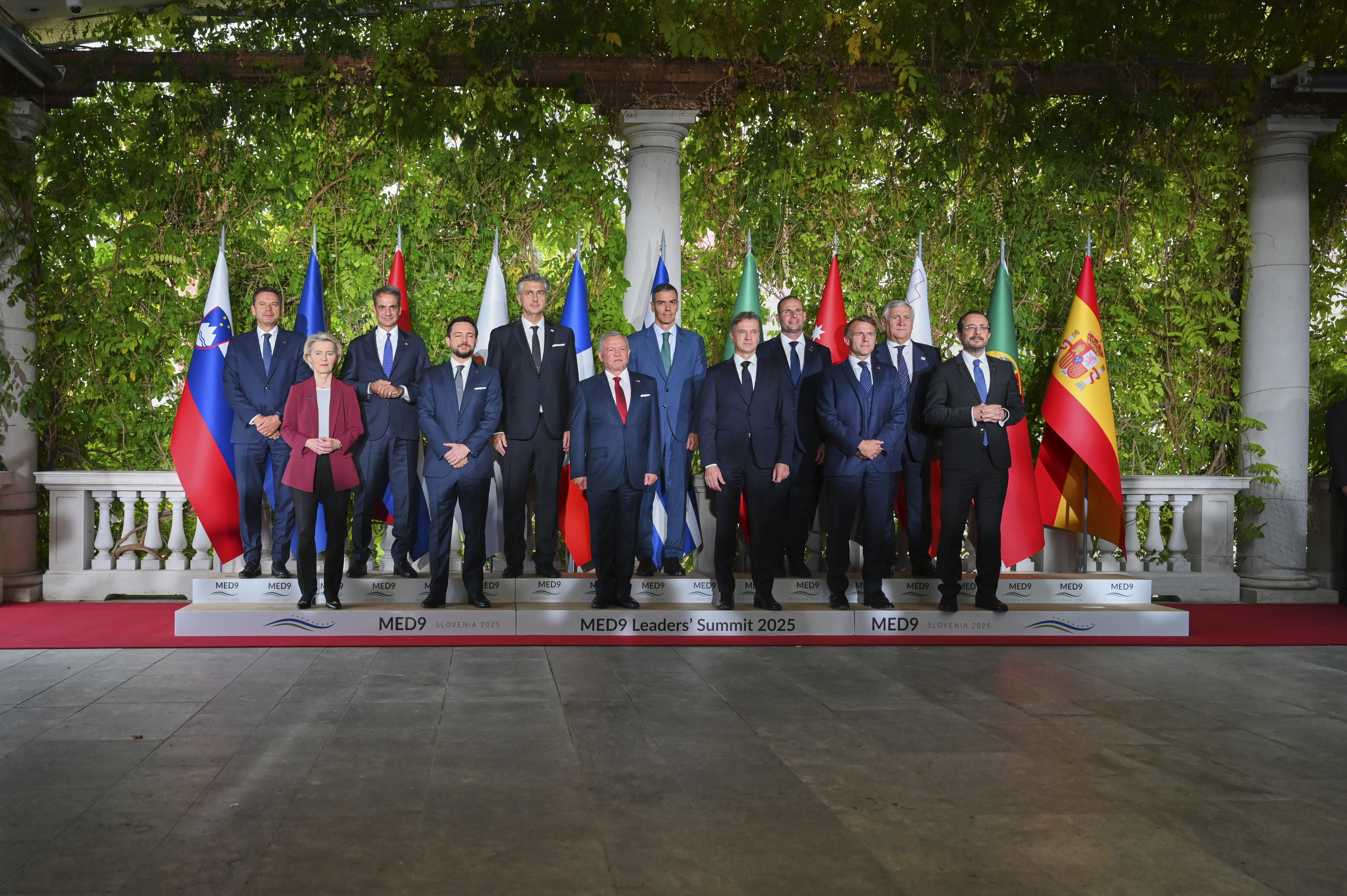 Emmanuel Macron et le roi Abdallah II parmi les dirigeants réunis au sommet MED9 à Portorož en 2025