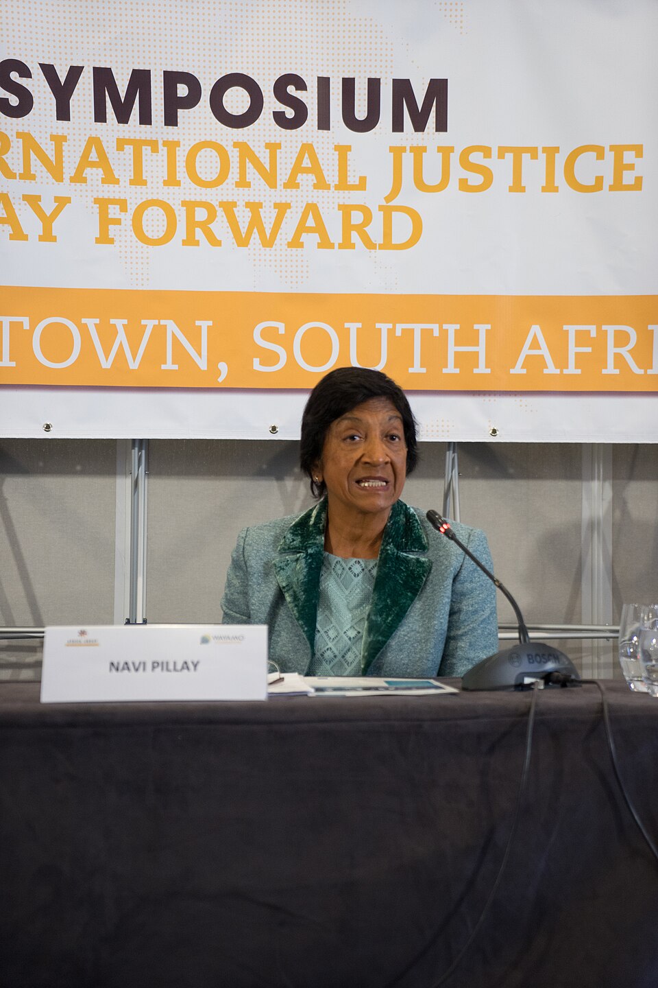 Navi Pillay intervient à un symposium sur la justice internationale le 29 août 2018, photographie d’archive antérieure au Nobel de 2026