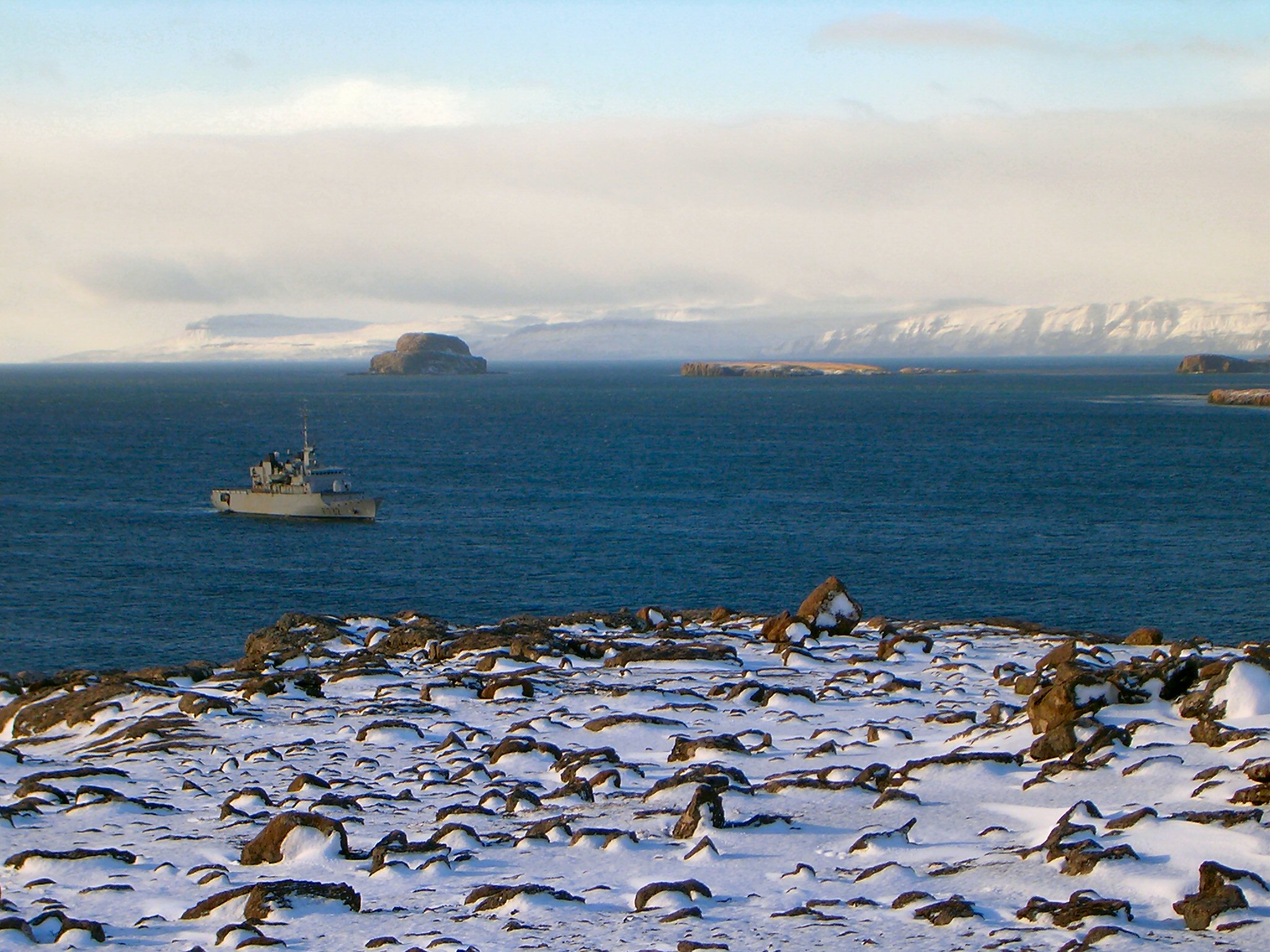 La frégate Nivôse aux Kerguelen en juin 2005, archive sans lien établi avec le contrôle du DF Peak en octobre 2026