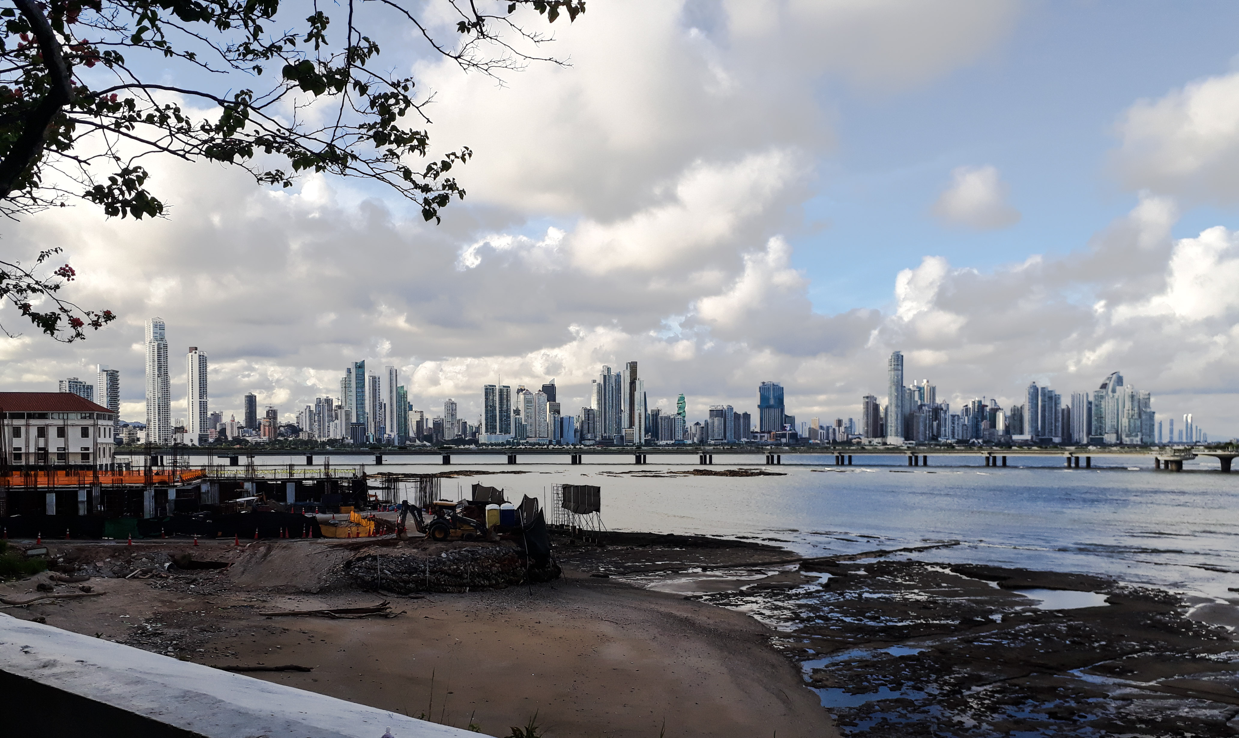 Vue de la ville de Panama depuis le littoral en juin 2017, archive illustrative sans lien avec les dégâts du séisme