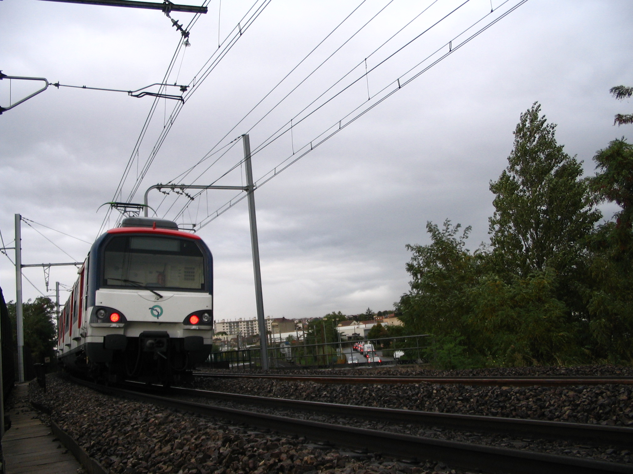RER A à Sucy-en-Brie en octobre 2008, archive d’illustration des transports, pas une ligne annoncée perturbée ni une image de la grève