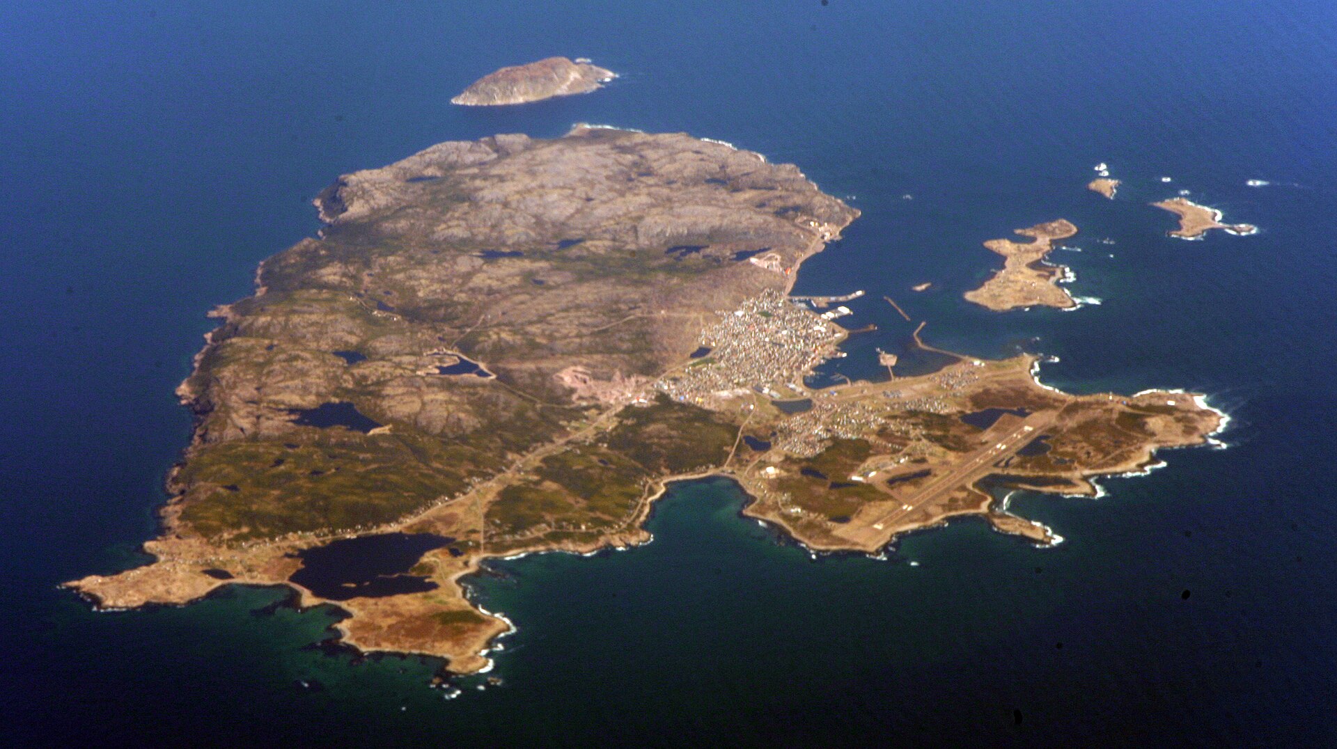 Vue aérienne de Sainte-Pierre à Saint-Pierre-et-Miquelon, photographie d'archive