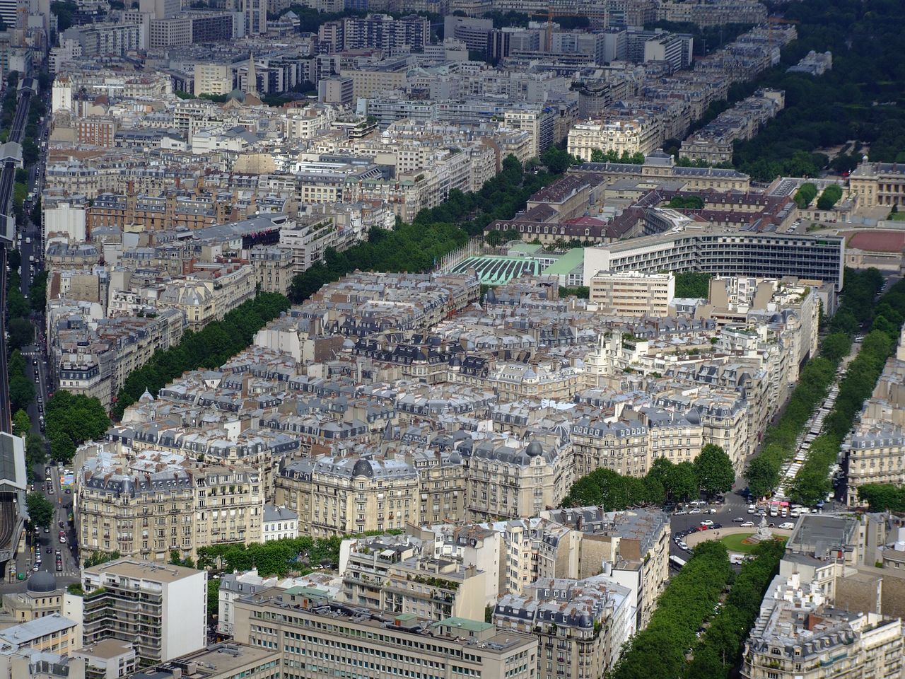 Vue du siège de l'UNESCO à Paris depuis la tour Montparnasse, photographie d'archive de 2008