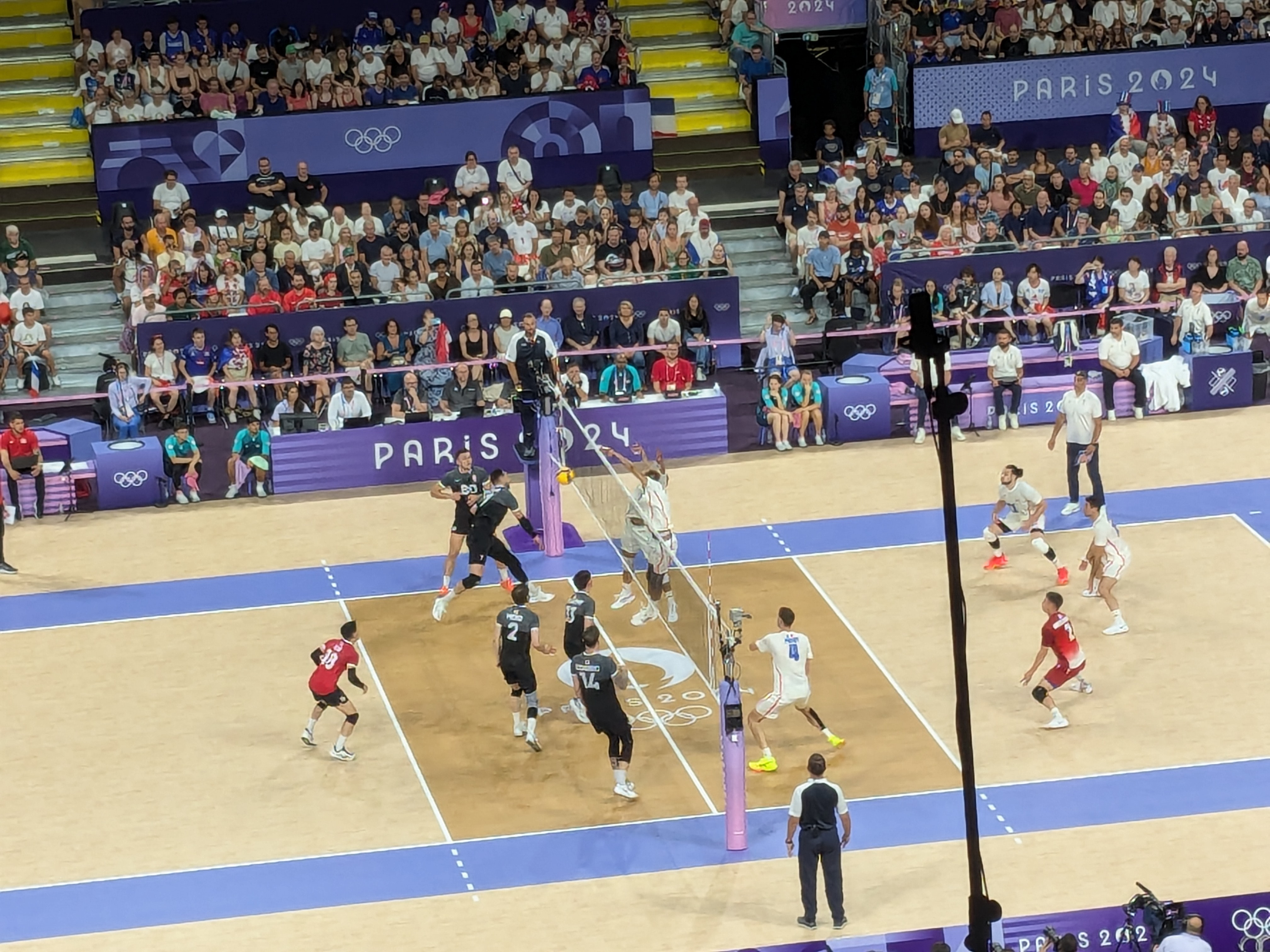 Match de volley France-Canada aux Jeux de Paris 2024, photographie d'archive sans lien avec la finale de l'Euro 2026